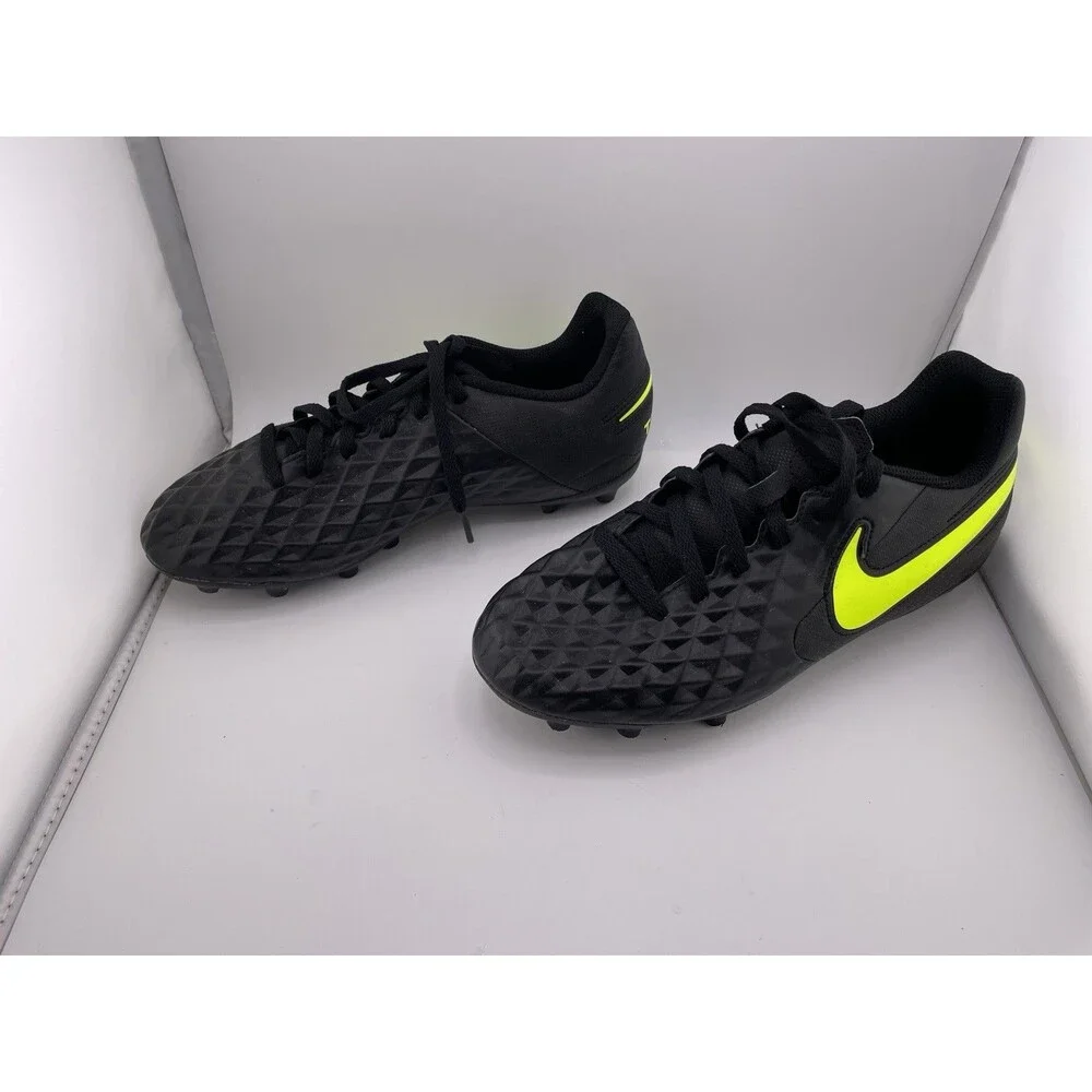 Nike Soccer Cleats Shoes Boys Size 4.5Y Black Tiempo Legend 8 Club AT5881-070